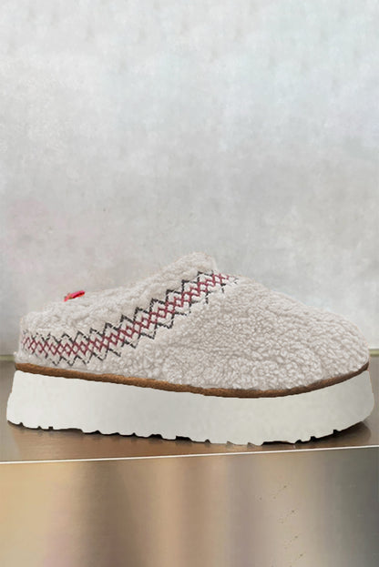 Zapatillas de invierno con suela gruesa de felpa Sherpa bordada blanca