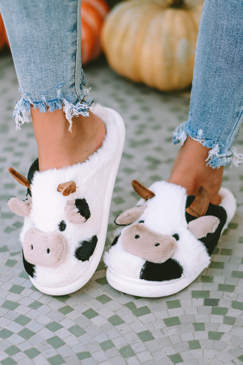 Pantuflas de felpa de vaca animal de dibujos animados blancos