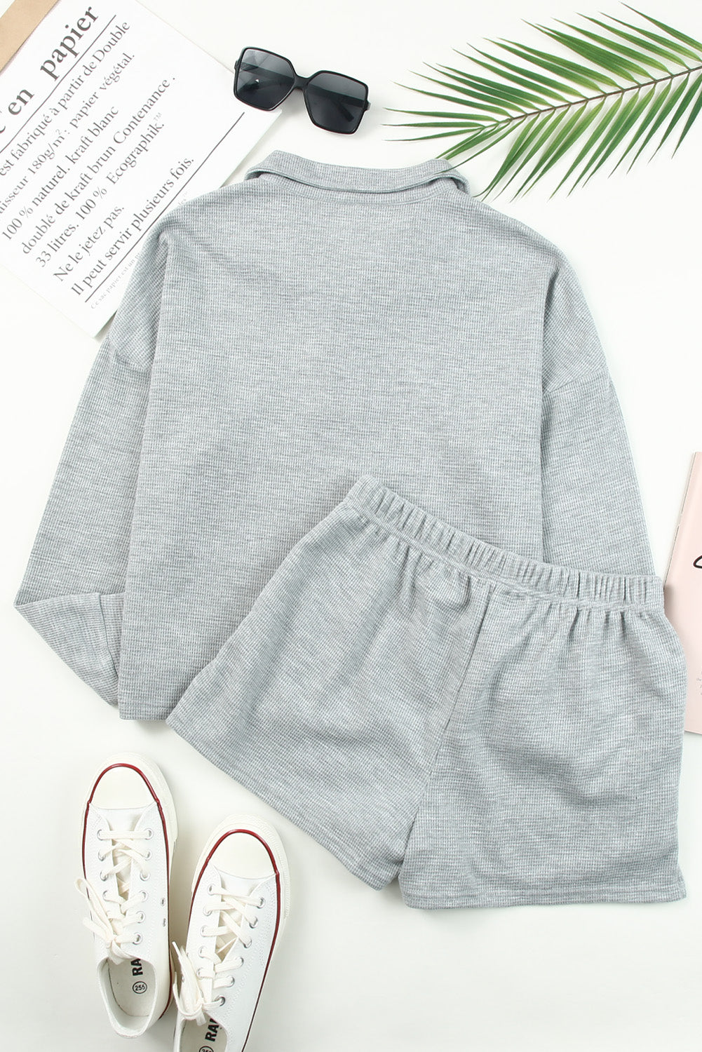 Ensemble sweat-shirt zippé côtelé gris et short taille haute