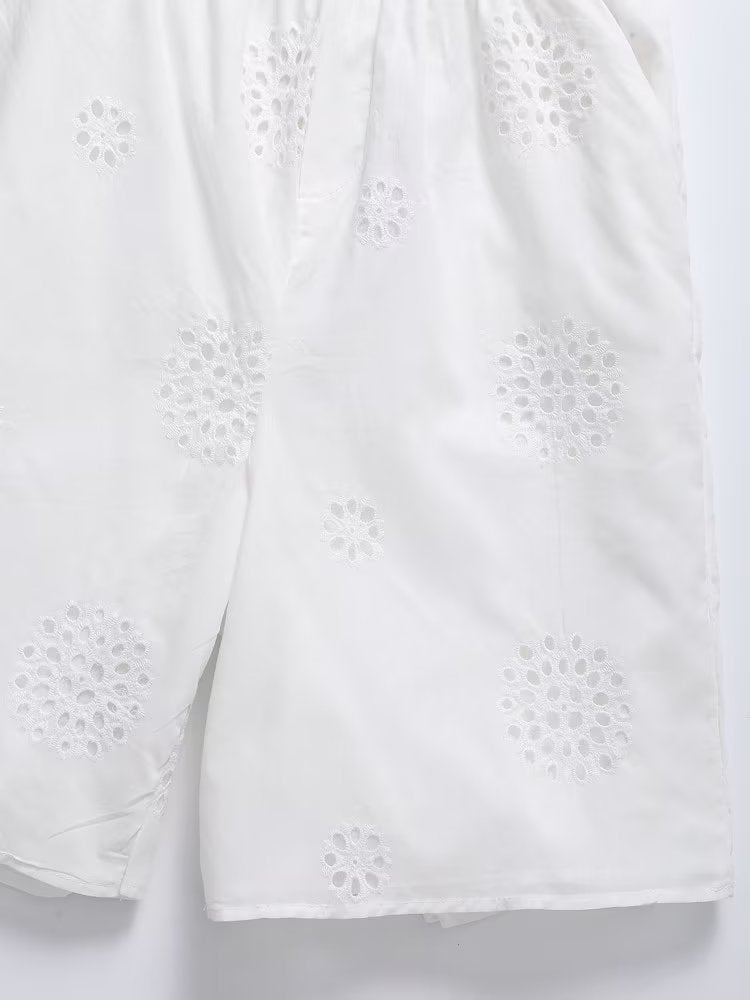 Ropa de mujer Pantalones cortos blancos de oficina sueltos bordados con recortes calados de verano