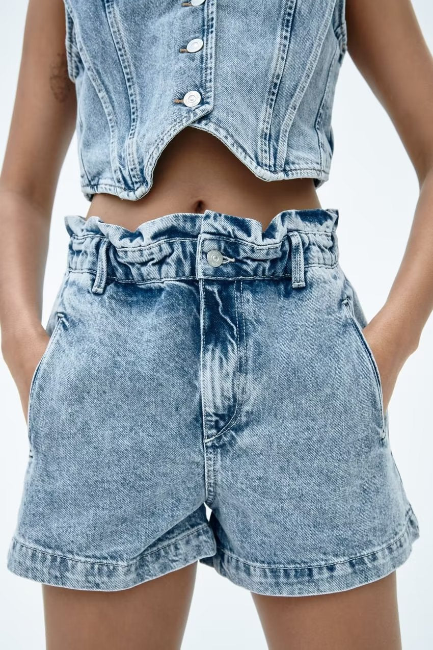 Women Bud Shaped Waist Wide Leg Straight Denim Shorts