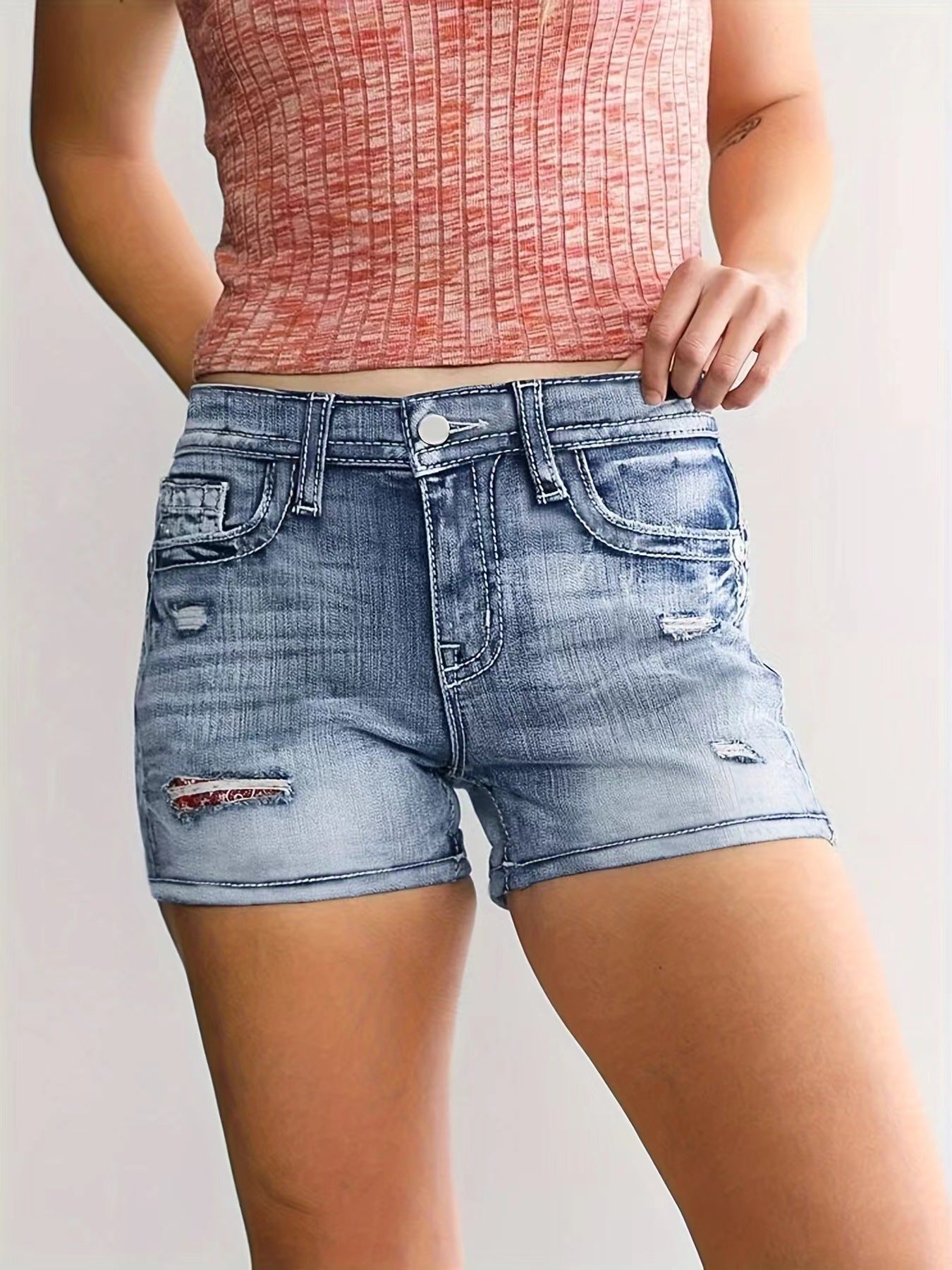 Short en denim lavé brodé pour femme