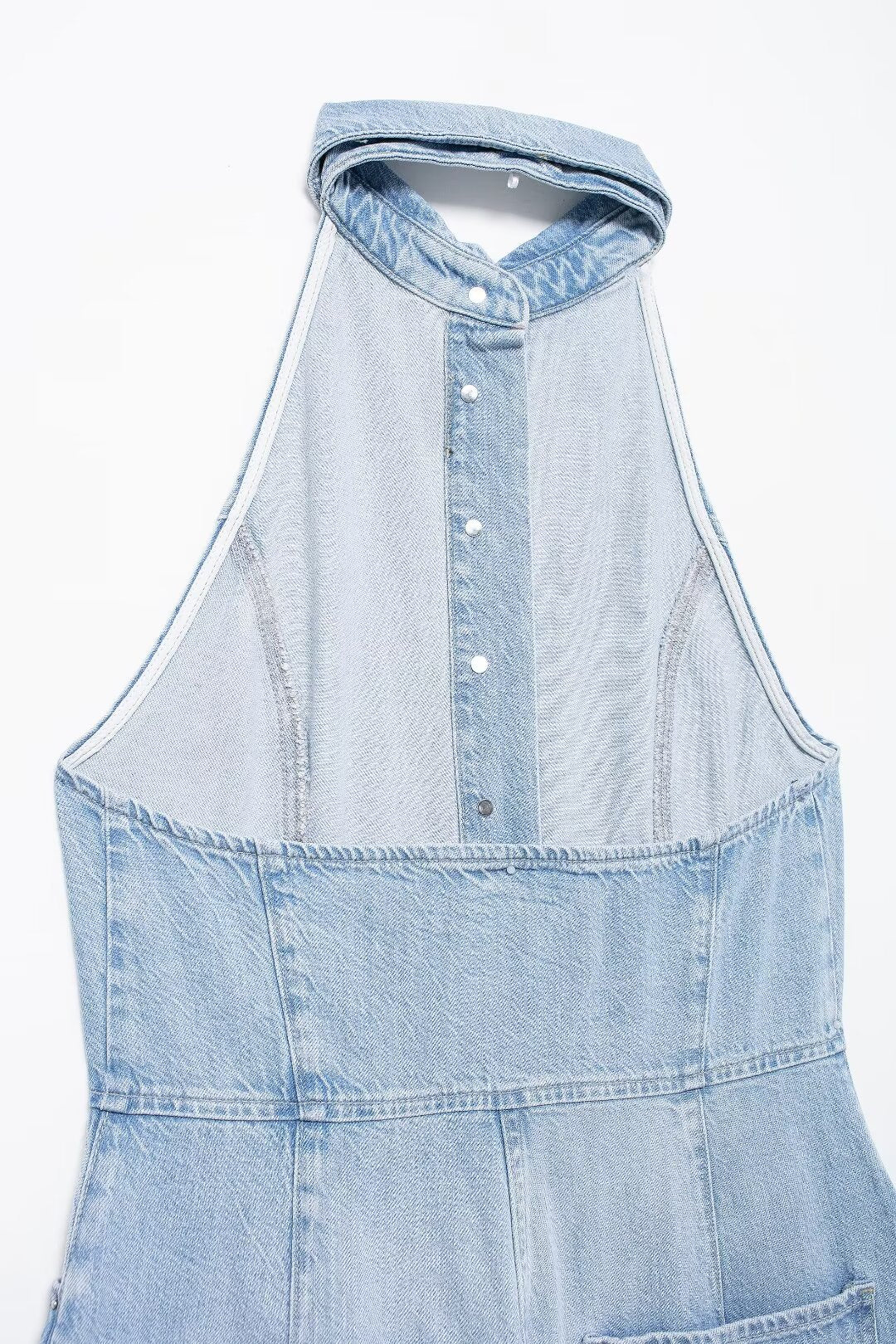 Mono vaquero de verano con cuello halter para mujer