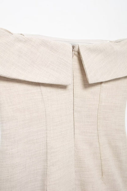 Pantalones de mujer con cintura alta y pierna ancha, con cuello recto y abertura lateral y hombros descubiertos