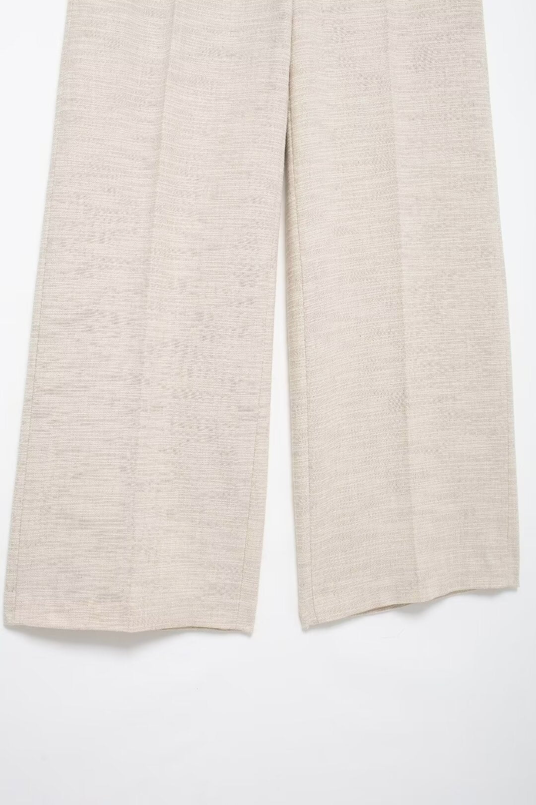 Pantalones de mujer con cintura alta y pierna ancha, con cuello recto y abertura lateral y hombros descubiertos