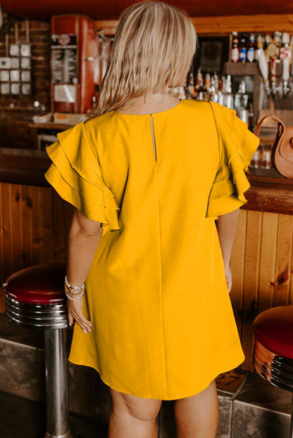 Minivestido de talla grande con manga con volantes escalonados y color naranja pomelo