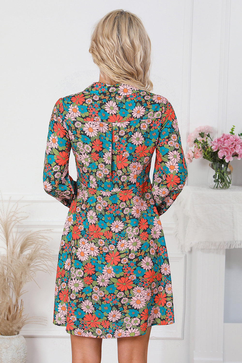 Robe chemise fleurie boutonnée sur le devant et col à col