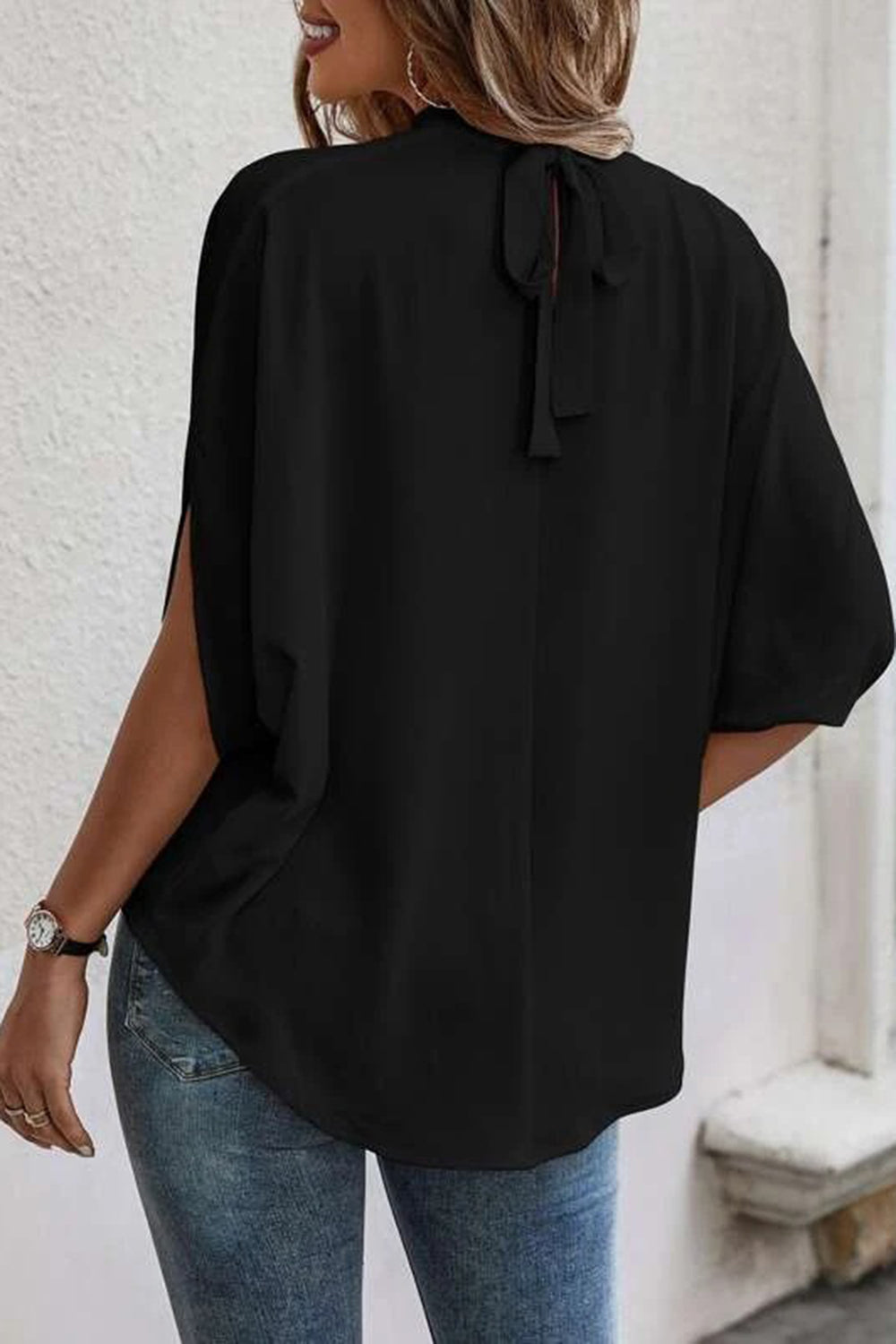 Blouse à manches mi-longues fendue au dos et nouée