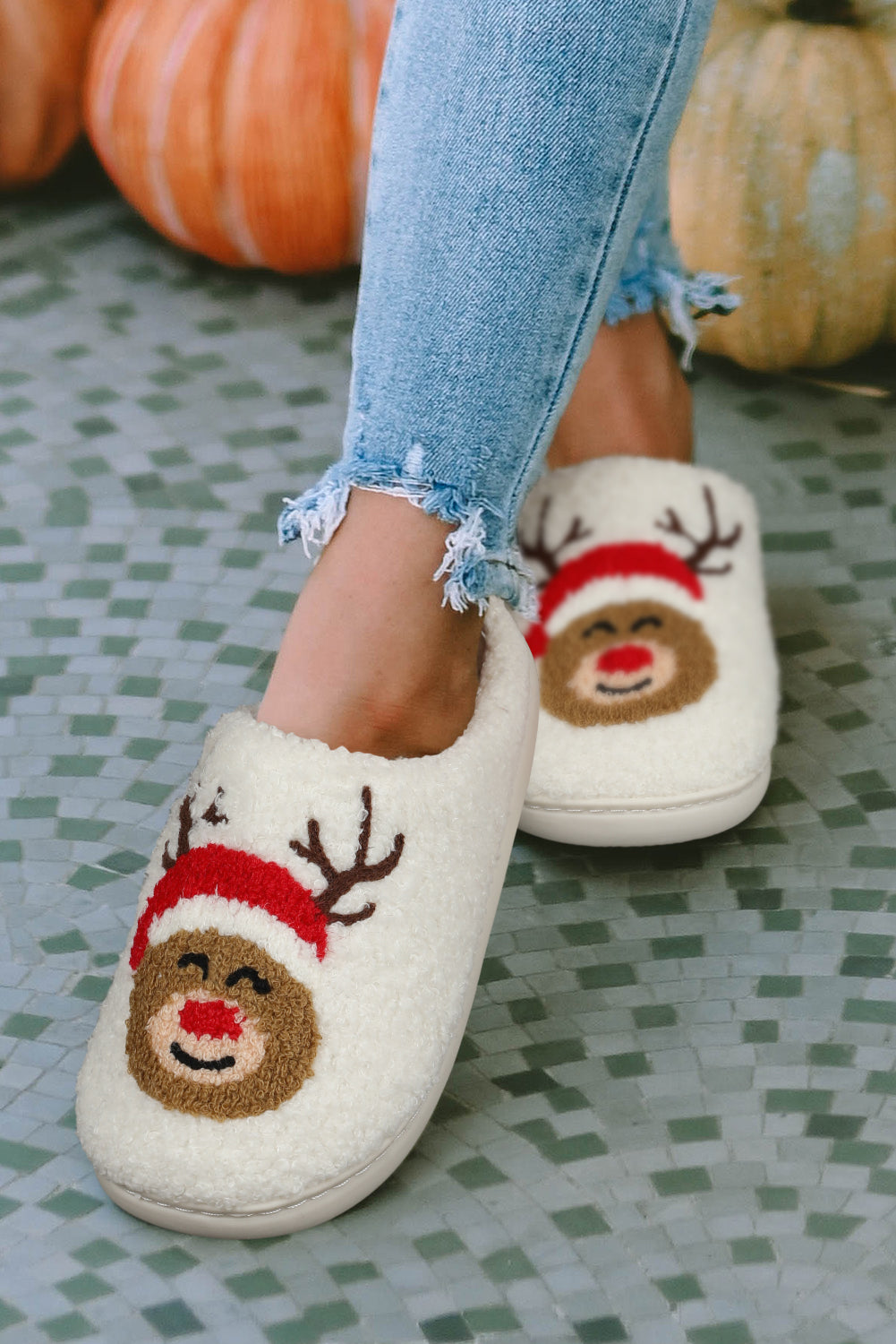 Pantuflas de felpa para interiores con diseño de ciervo navideño blanco