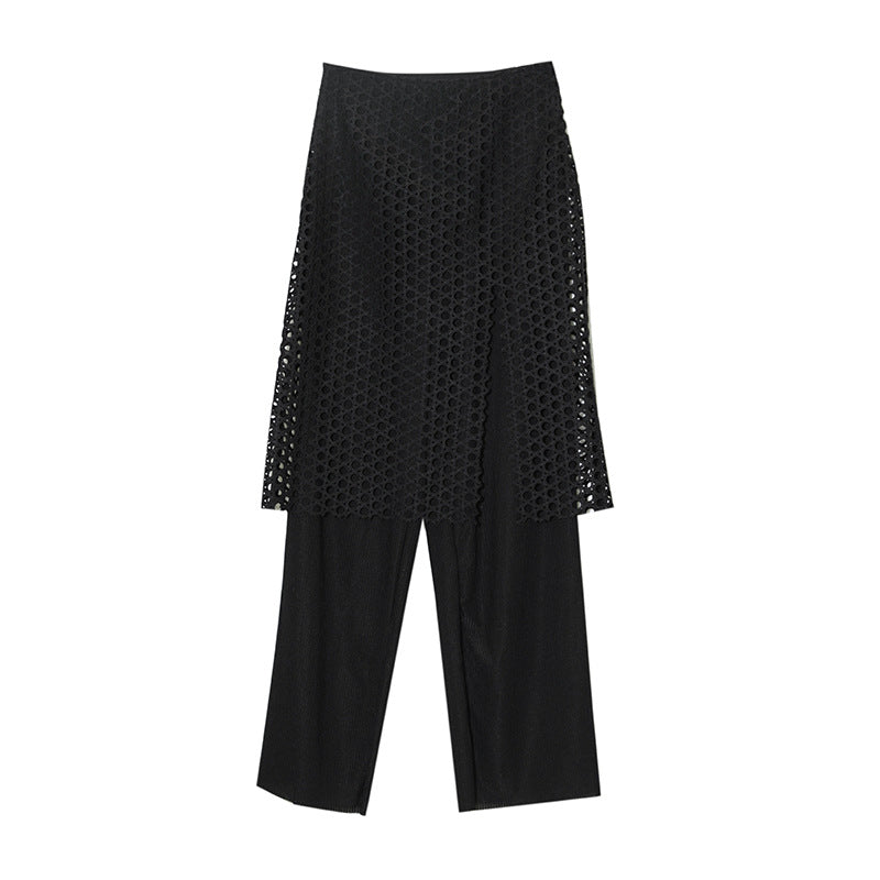 Pantalon noir en tricot à panneaux découpés