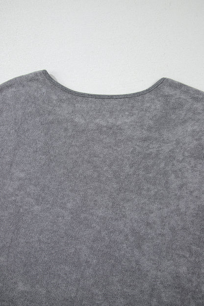 Ensemble de salon gris avec haut à manches longues et short à cordon de serrage