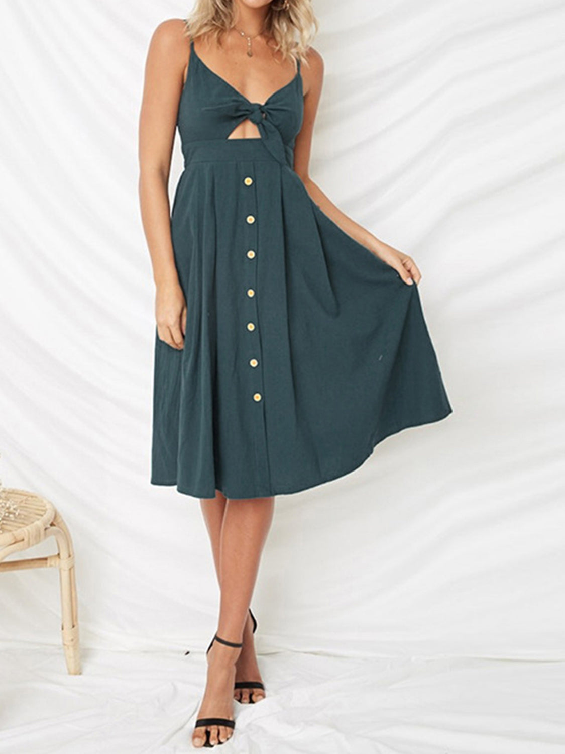 Robe caraco smockée à décolleté en cœur et découpe