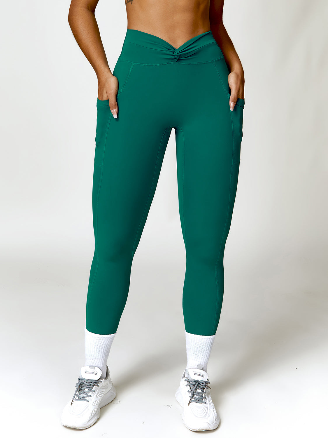 Pantalon actif torsadé taille haute avec poches