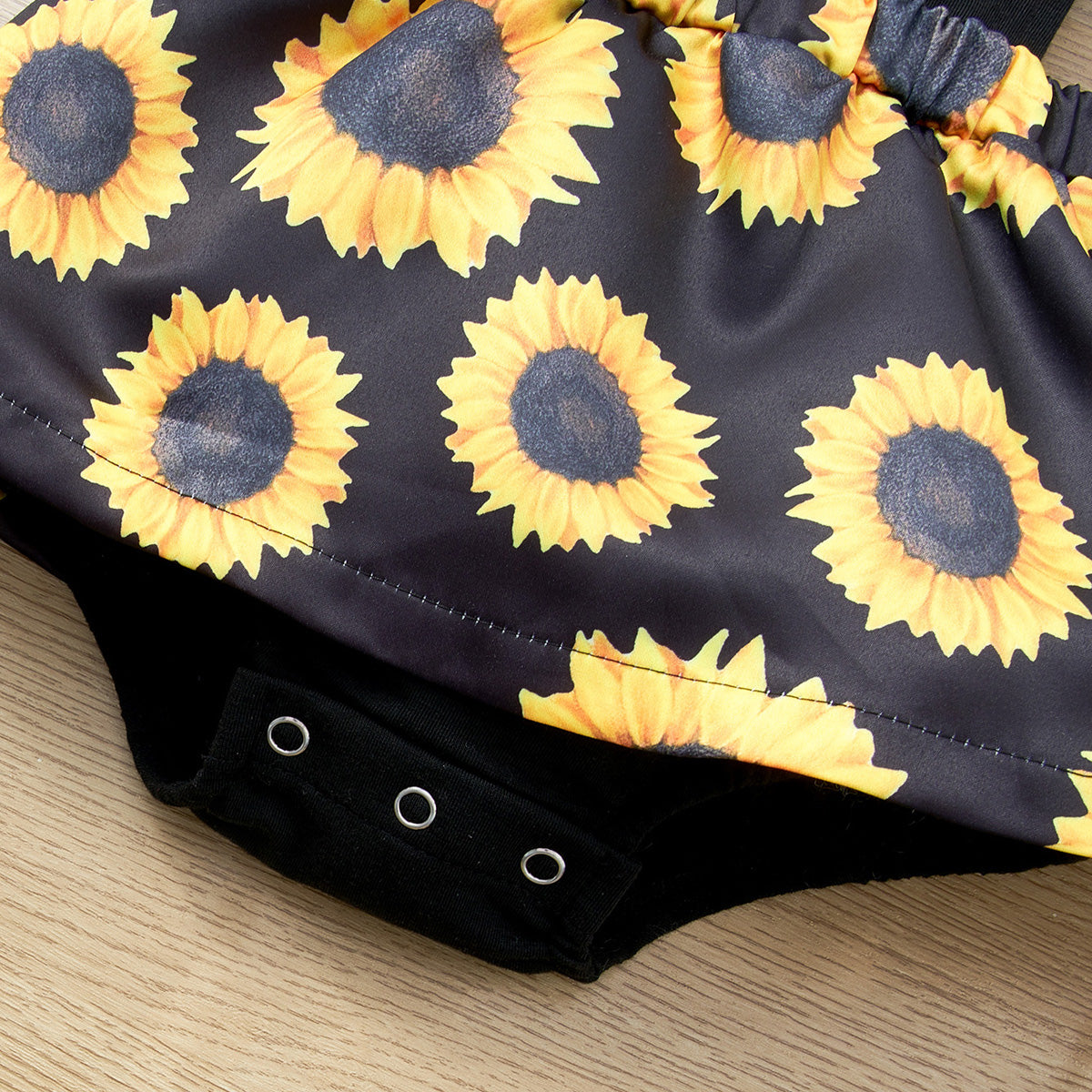 Vestido body de encaje empalmado con estampado de girasoles