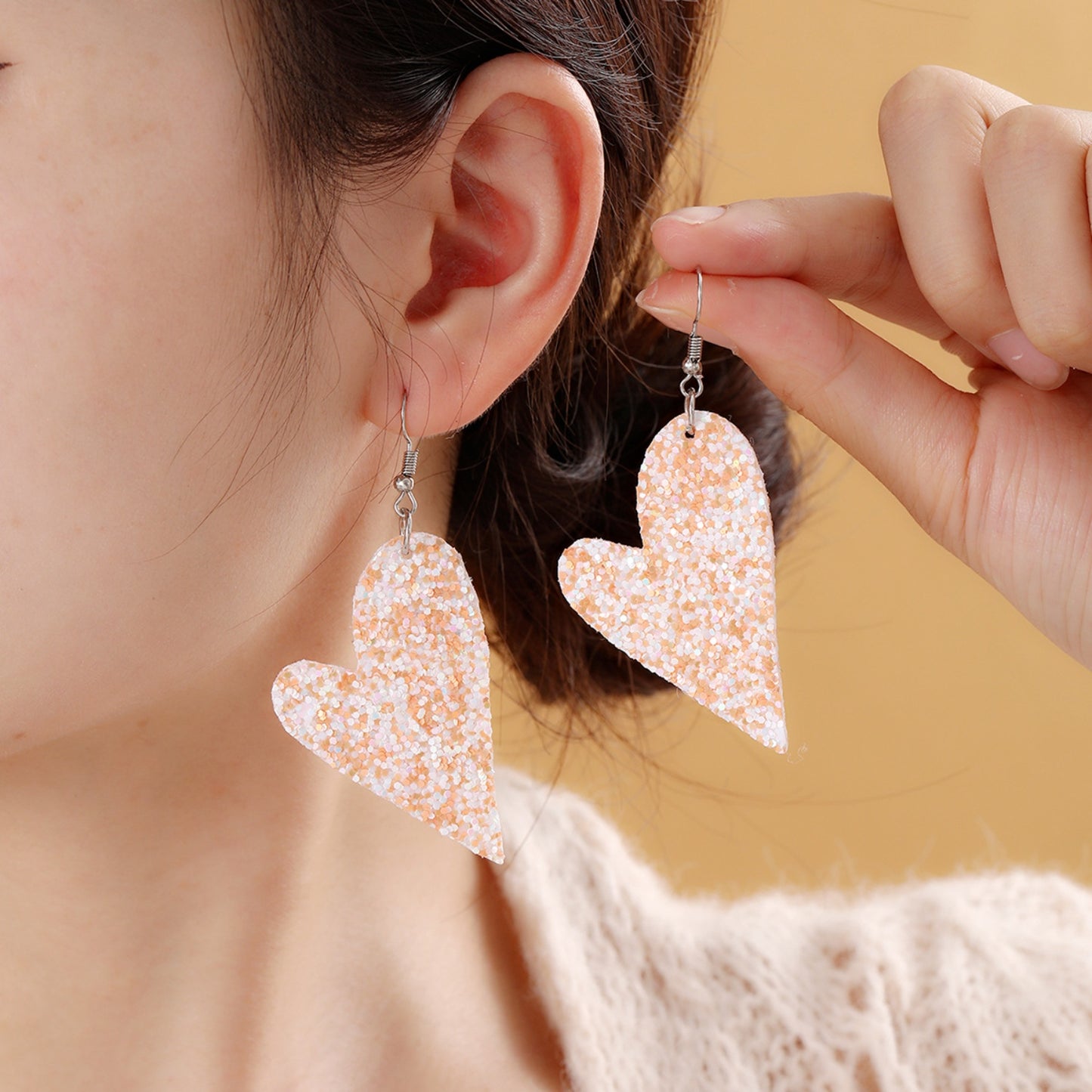 Boucles d'oreilles coeur à paillettes en cuir PU avec crochet en fer