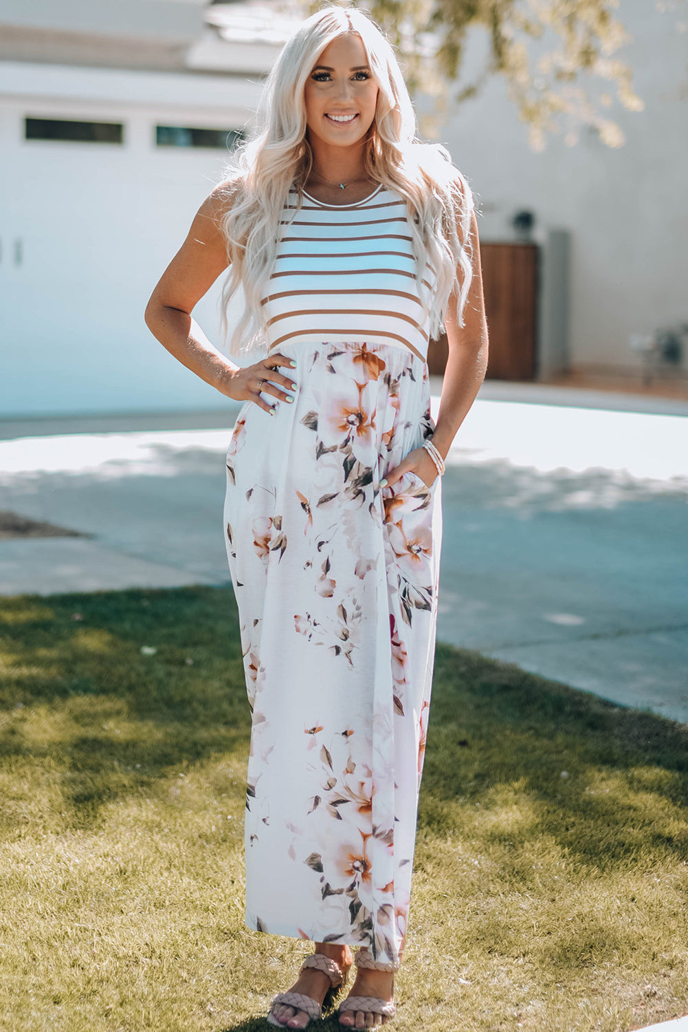 Vestido largo sin mangas con estampado floral de rayas blancas con bolsillo