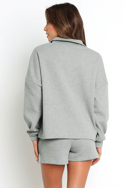 Ensemble sweat-shirt zippé côtelé gris et short taille haute