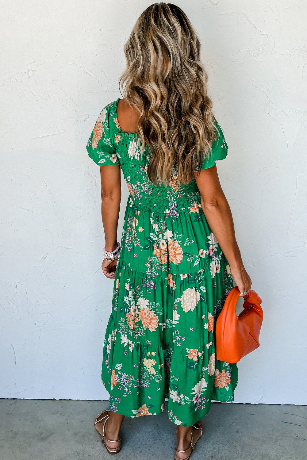 Robe midi smockée à plusieurs niveaux et imprimé floral vert