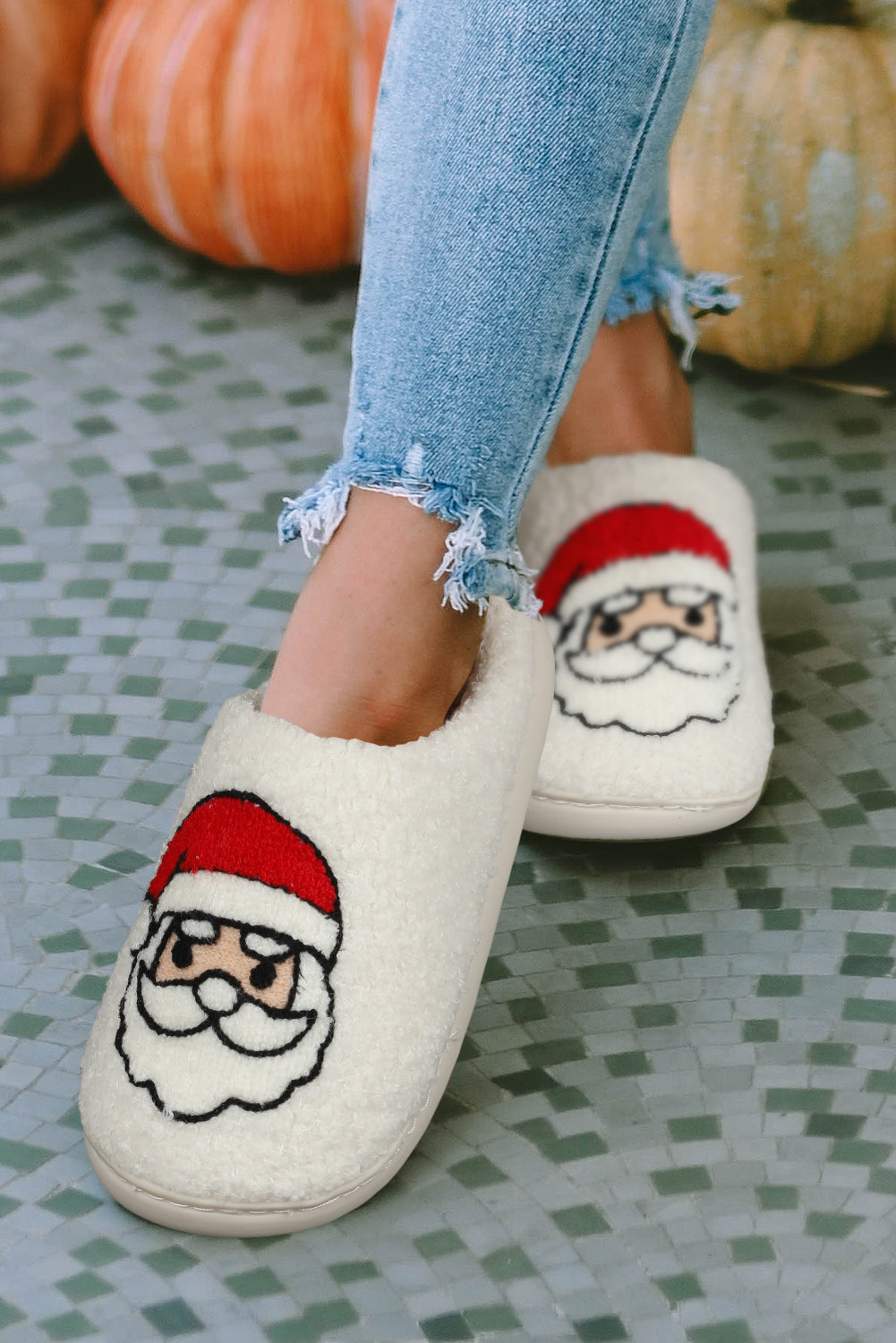 Pantuflas de felpa con estampado navideño de Papá Noel en color blanco