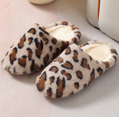 Pantuflas de casa peludas con estampado de leopardo camel