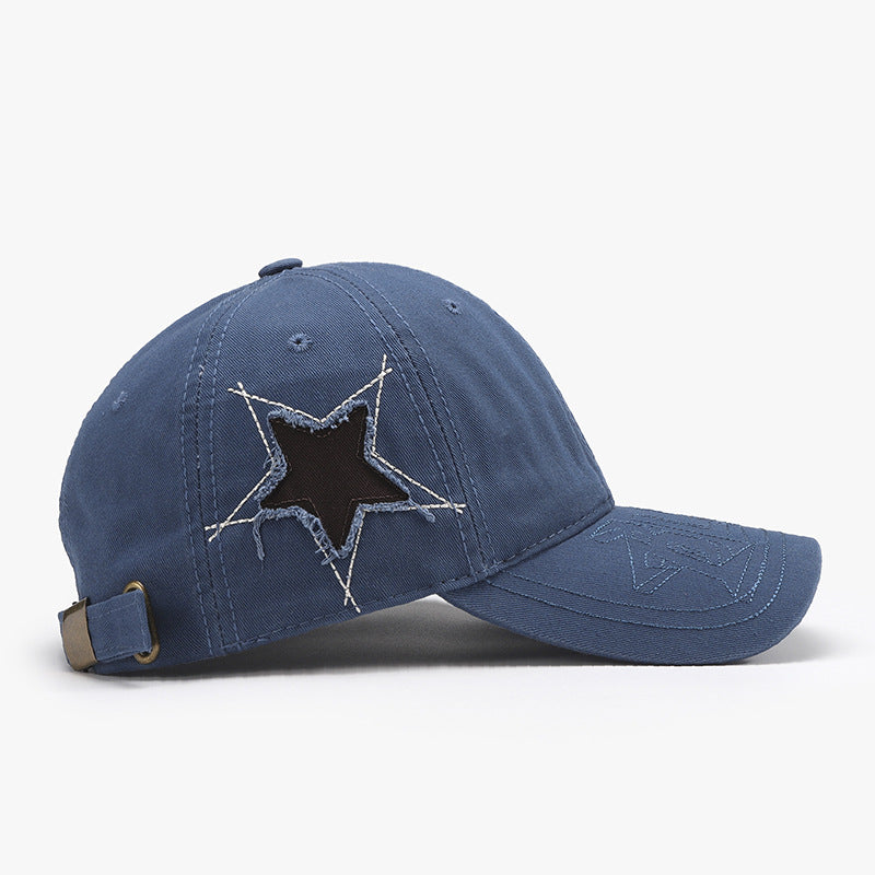 Gorra ajustable con estrella y dobladillo sin rematar