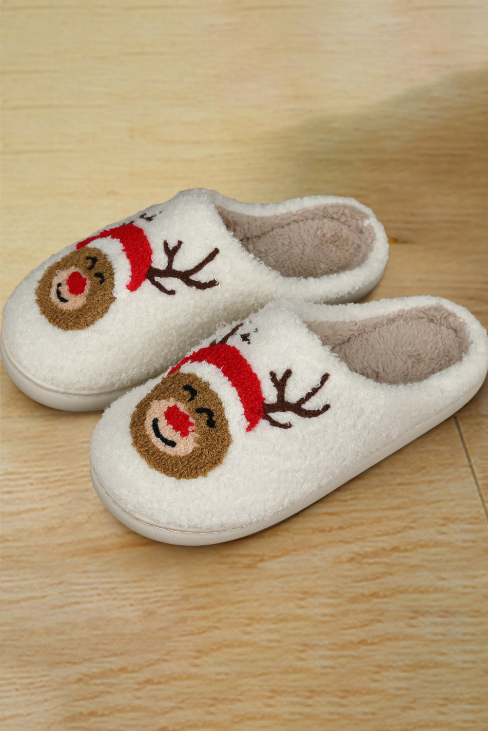 Pantuflas de felpa para interiores con diseño de ciervo navideño blanco