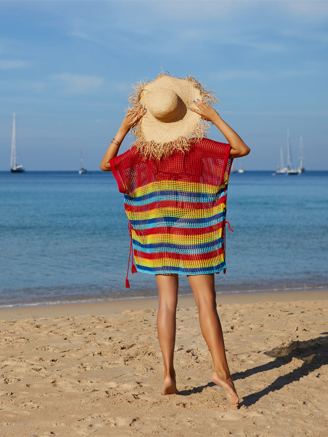 Cache-maillot rayé découpé avec pompon