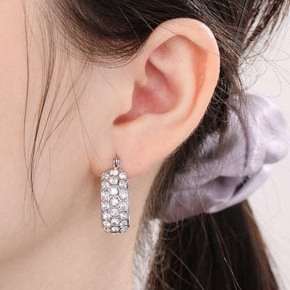 Boucles d'oreilles créoles en acier et titane avec strass