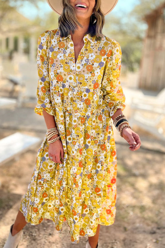 Vestido amarillo bohemio con cuello floral y manga larga con volantes