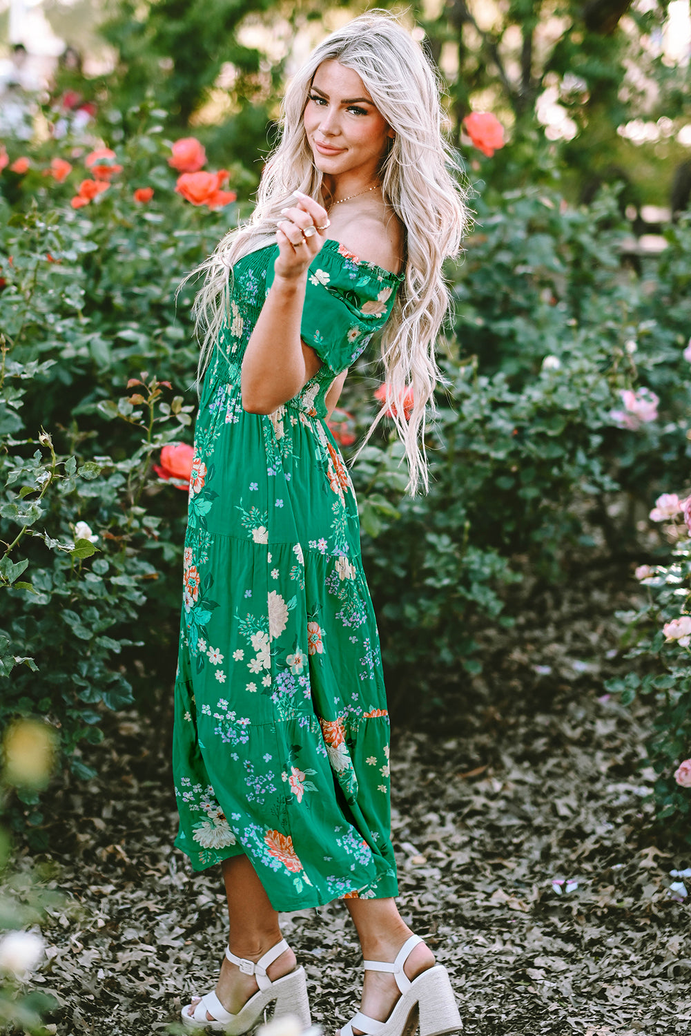 Robe midi smockée à plusieurs niveaux et imprimé floral vert