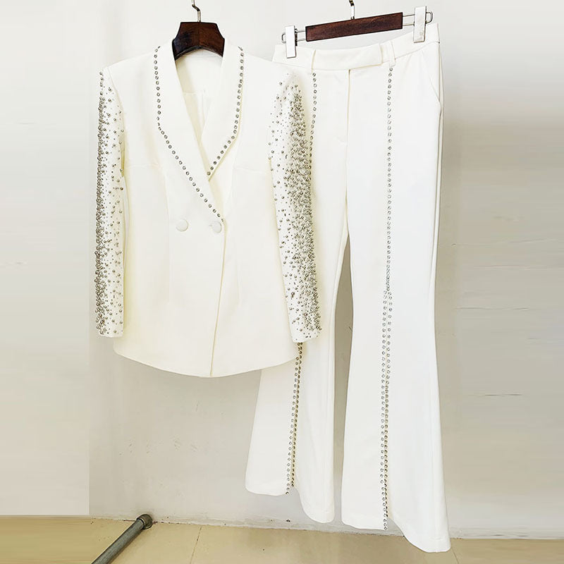 Costume deux pièces avec blazer et pantalon fendu, perles et diamants pour l'industrie lourde