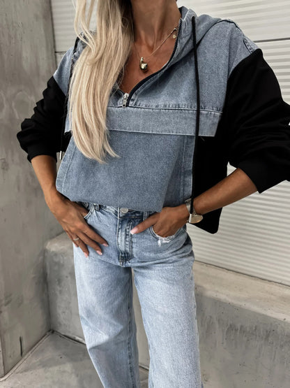 Pull à capuche pour femme avec coutures en denim et lavage à l'eau