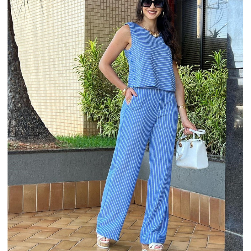 Ensemble deux pièces pour femme avec haut sans manches à rayures bleues et pantalon droit ample