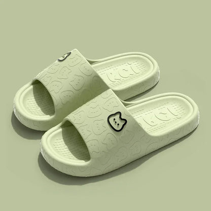 Zapatillas de verano con plataforma de baño antideslizantes para el hogar, chanclas de dibujos animados de oso, sandalias de playa para mujer, deslizantes para interiores y exteriores, 2023