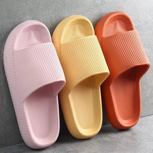 Zapatillas de casa de baño con plataforma gruesa para mujer, chanclas antideslizantes de suela suave a la moda, EVA, tobogán de interior para mujer, verano 2023