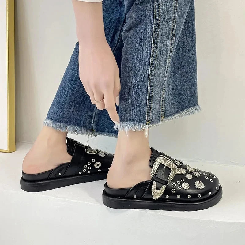 Zapatillas de verano para mujer, zapatos de plataforma con remaches Punk Rock de cuero, accesorios creativos de Metal, zapatos informales de fiesta, toboganes para mujer al aire libre