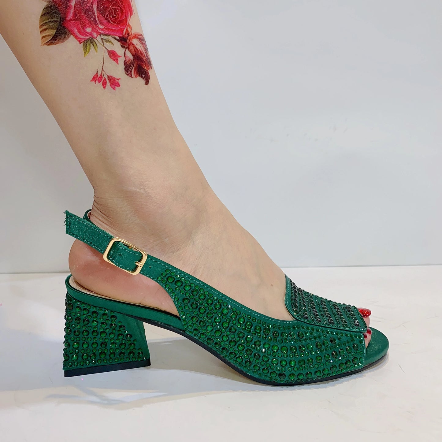 Sandales de luxe à la mode Top Designers italiens 2023 Party Bright Diamond Uppers Chaussures d'été pour femmes avec talons hauts Nigeria