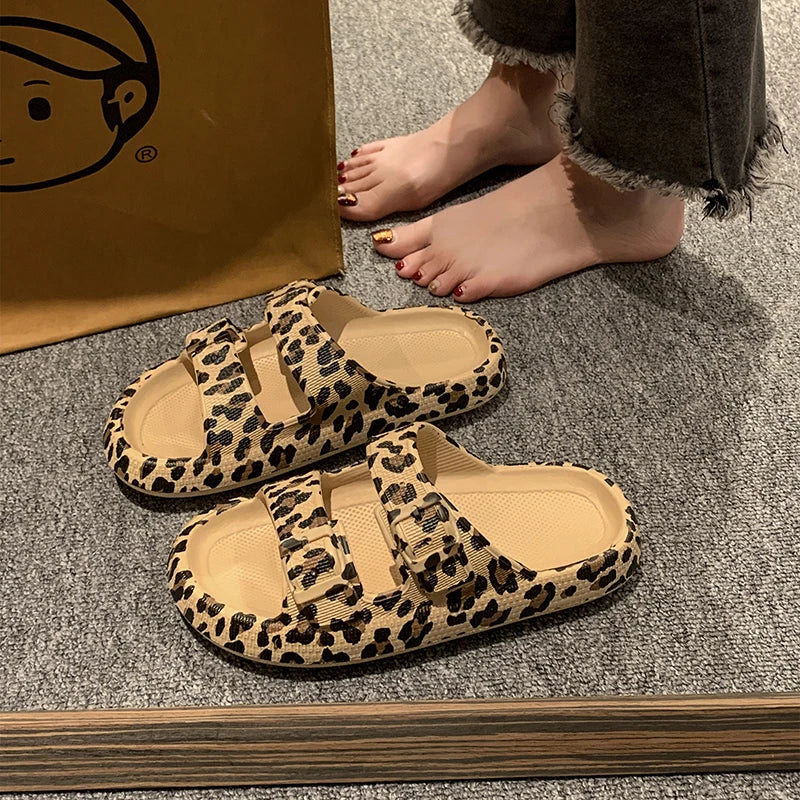 Zapatillas de verano para mujer, zapatillas de plataforma con estampado de leopardo, sandalias informales de suela gruesa para interiores y exteriores, zapatos de playa para parejas