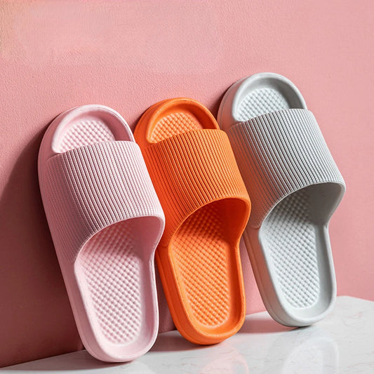 Zapatillas de casa de baño con plataforma gruesa para mujer, chanclas antideslizantes de suela suave a la moda, tobogán de interior EVA para mujer, verano 2024