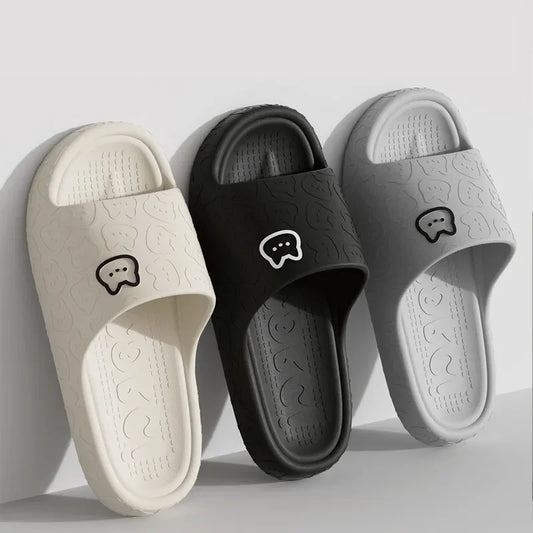 Zapatillas de verano con plataforma de baño antideslizantes para el hogar, chanclas de dibujos animados de oso, sandalias de playa para mujer, deslizantes para interiores y exteriores, 2023