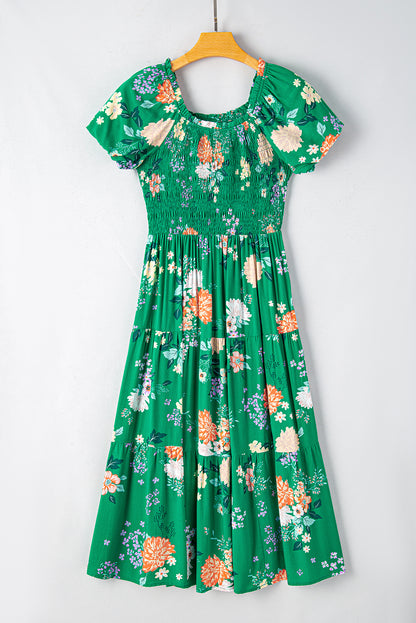 Robe midi smockée à plusieurs niveaux et imprimé floral vert