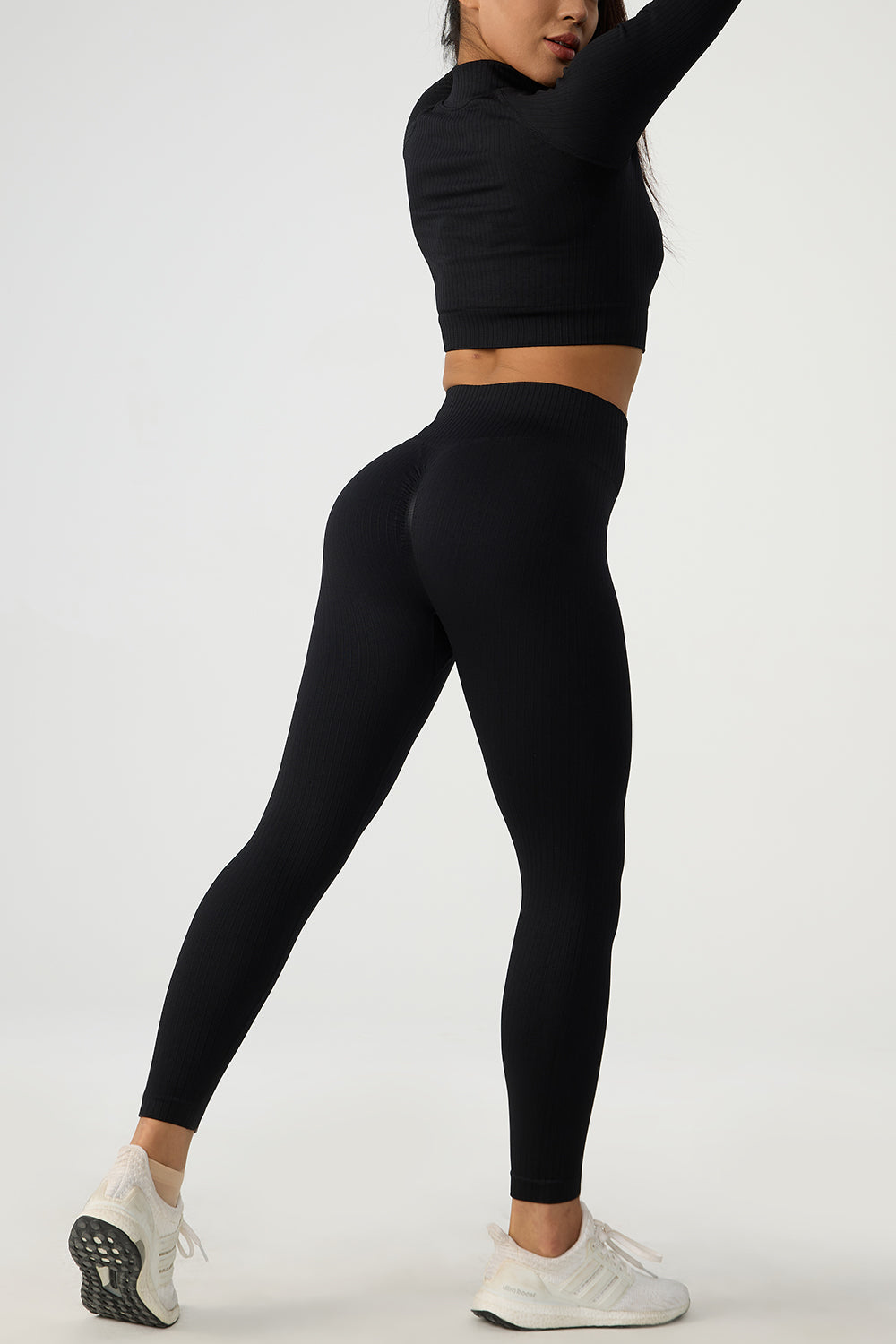 Ensemble actif avec haut à manches raglan et leggings taille haute