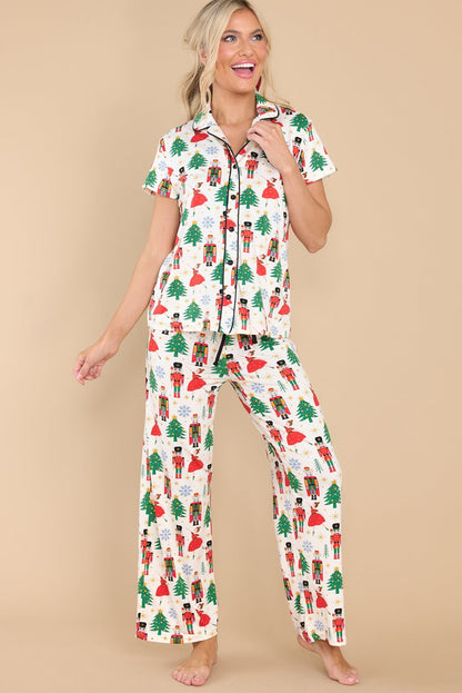 Ropa de dormir de dos piezas con botones y estampado navideño blanco