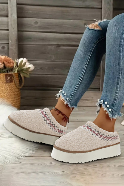 Zapatillas de invierno con suela gruesa de felpa Sherpa bordada blanca