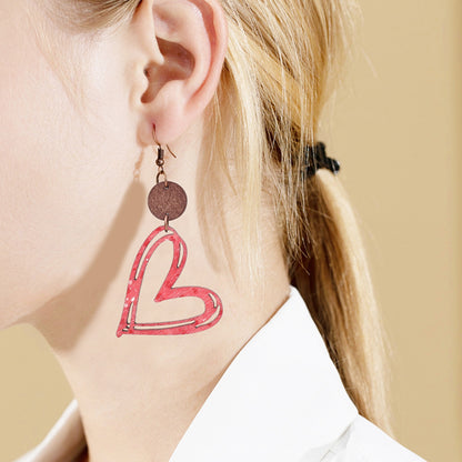 Boucles d'oreilles en bois en forme de cœur découpé