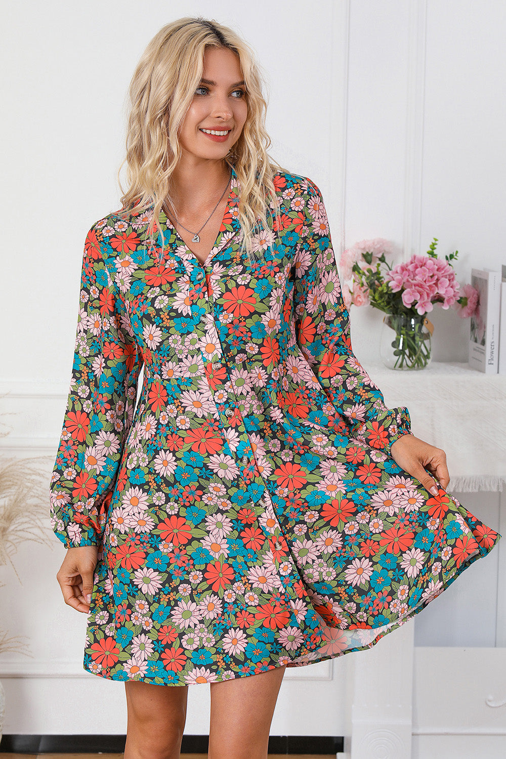 Robe chemise fleurie boutonnée sur le devant et col à col