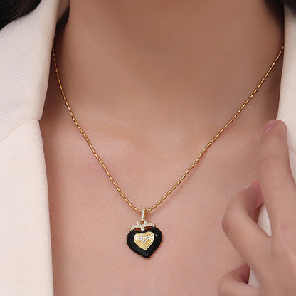 Collier en forme de coeur en acier titane