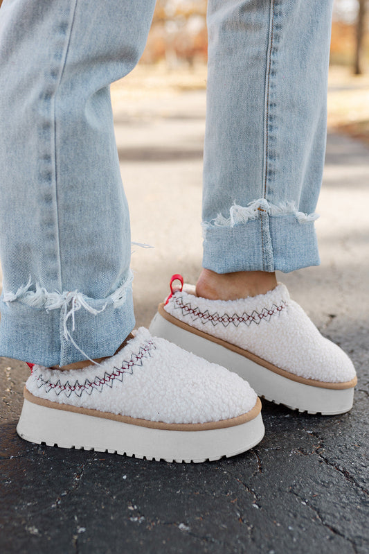 Zapatillas de invierno con suela gruesa de felpa Sherpa bordada blanca