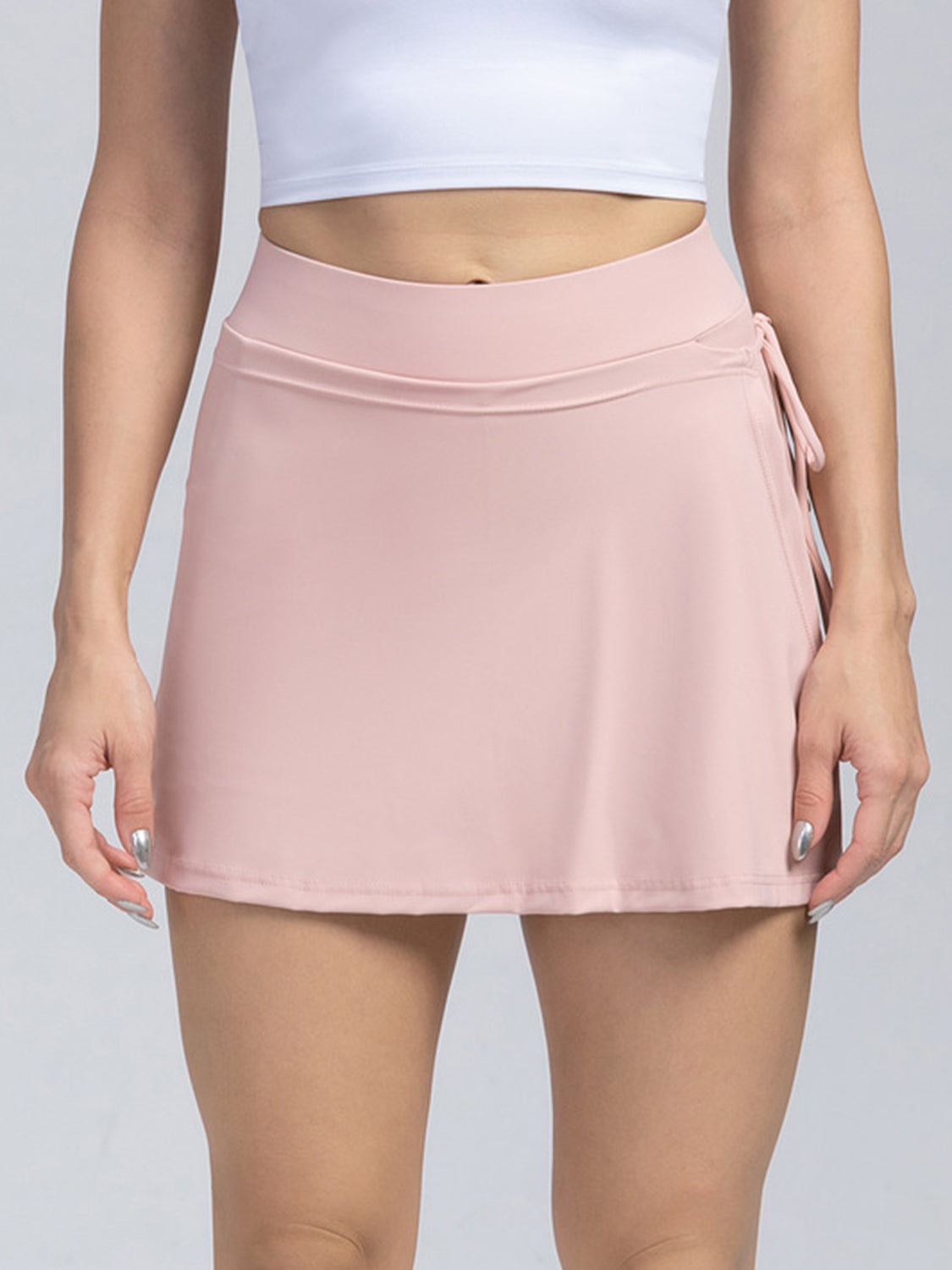 Short actif taille haute noué