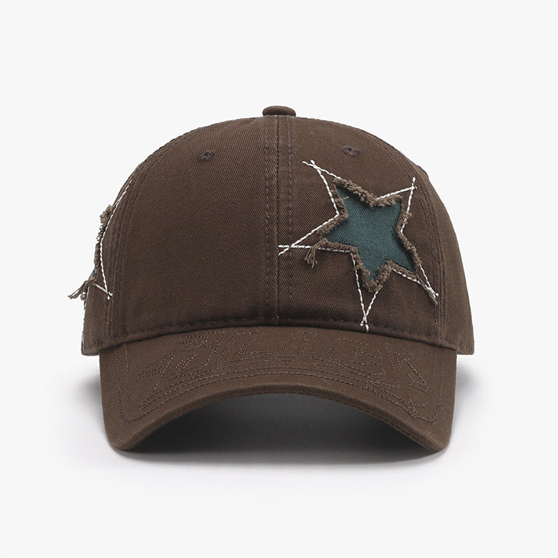 Gorra ajustable con estrella y dobladillo sin rematar